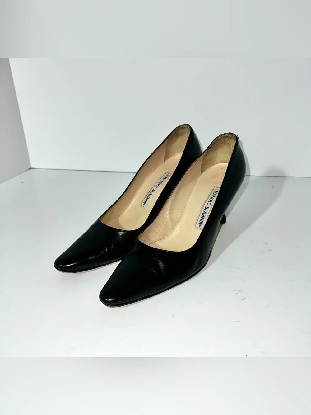 Manolo Blahnik Black Leather Pointed Toe Pumps Size 37 US 7 Kitten Stiletto Heel